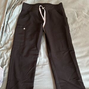 FIGS Women's Black Kade™ - Petite Cargo Scrub Pants - M - Petite / Black